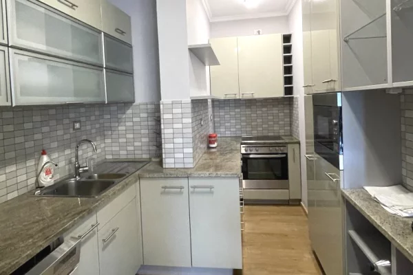 Shtepi me qera Apartament ne Tirane, 2+1, Mobilimi E mobiluar, Pagesa 800  Euro.