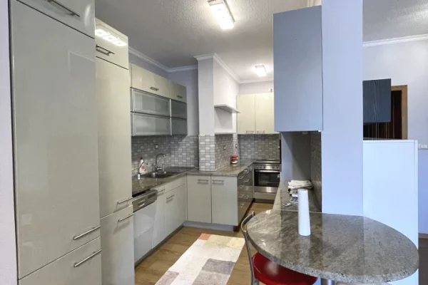Shtepi me qera Apartament ne Tirane, 2+1, Mobilimi E mobiluar, Pagesa 800  Euro.