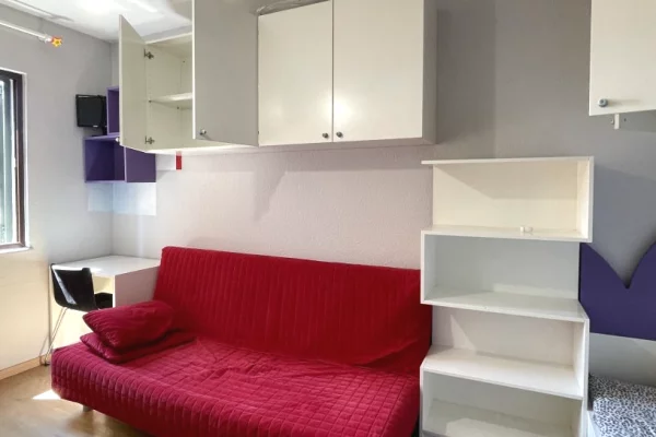 Shtepi me qera Apartament ne Tirane, 2+1, Mobilimi E mobiluar, Pagesa 800  Euro.