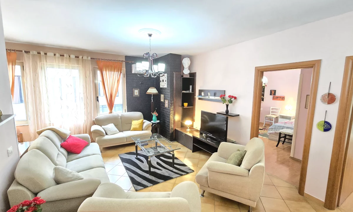 Shtepi me qera Apartament ne Tirane, 2+1, Mobilimi E mobiluar, Pagesa 600  Euro.