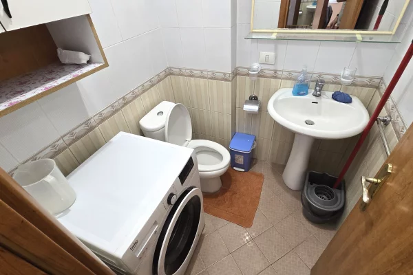 Shtepi me qera Apartament ne Tirane, 2+1, Mobilimi E mobiluar, Pagesa 600  Euro.