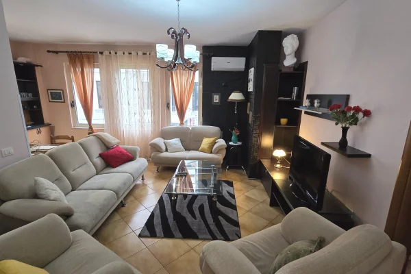 Shtepi me qera Apartament ne Tirane, 2+1, Mobilimi E mobiluar, Pagesa 600  Euro.