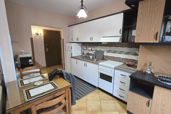 Shtepi me qera Apartament ne Tirane, 2+1, Mobilimi E mobiluar, Pagesa 600  Euro.