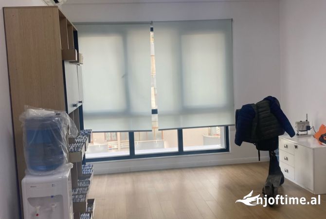 Ambiente Commerciale in Affitto 1+1 a Tirana - 650 Euro