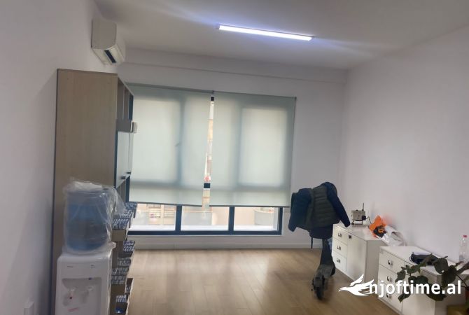 Ambiente Commerciale in Affitto 1+1 a Tirana - 650 Euro