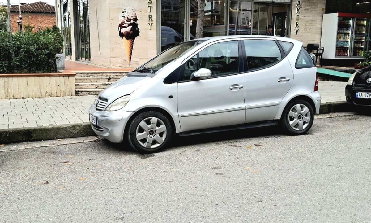 Makina ne shitje ne Tirane, Mercedes-Benz, 2005 Diesel,Kambio Automatik Pagesa 1,700  Euro.