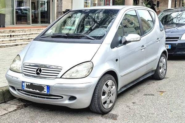 Makina ne shitje ne Tirane - 1,700 Euro
