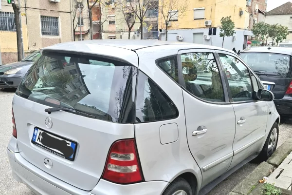 Makina ne shitje ne Tirane - 1,700 Euro