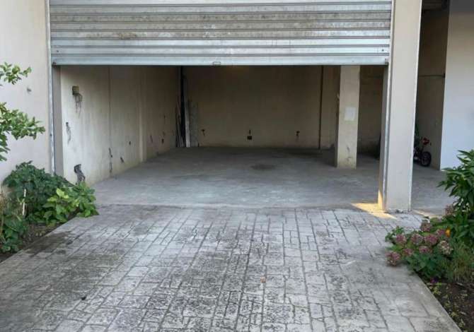 Ambient biznesi me qera 4+1 ne Tirane - 300 Euro