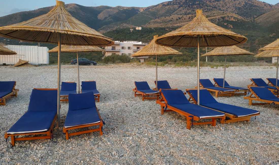 Okazion !! Shiten 30 cadra kashte te kompletuara me shezllone