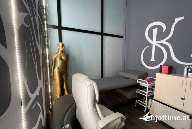 Ambiente Commerciale in Vendita 1+1 a Tirana - 10,000 Euro