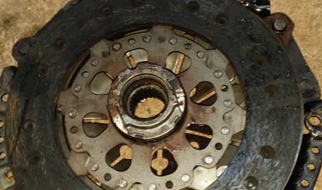 Ofroj te gjitha llojet e pjeseve per clk w208 dhe cclass w203