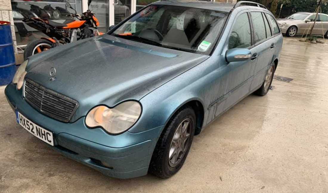 Shiten pjese kembimi per Mercedes-Benz