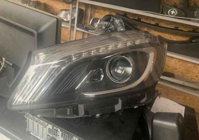 Shiten pjese kembimi per Mercedes-Benz