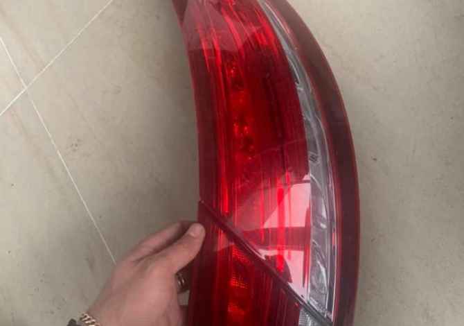 Shiten pjese kembimi per Mercedes-Benz