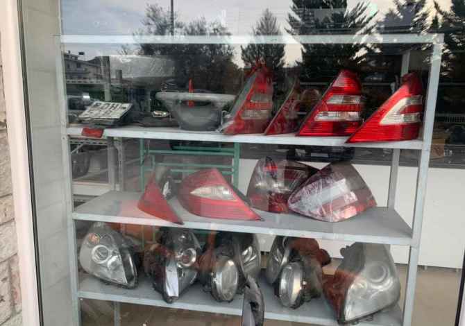 Shiten pjese kembimi per Mercedes-Benz