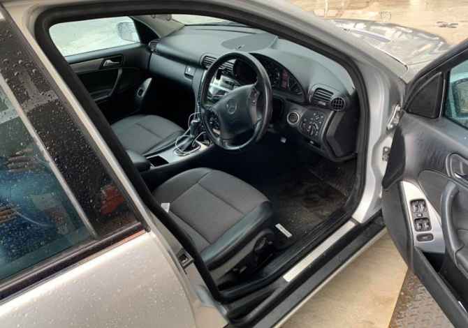 Shiten pjese kembimi per Mercedes-Benz