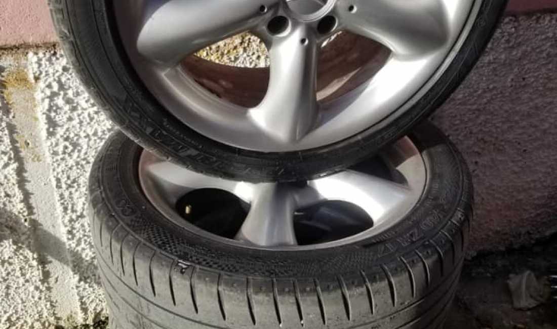 Shiten disqet me gjithe goma