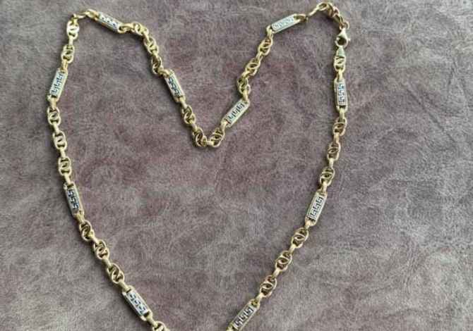 Veshje dhe Aksesor per te Rritur ne Tirane - 60,000 Leke