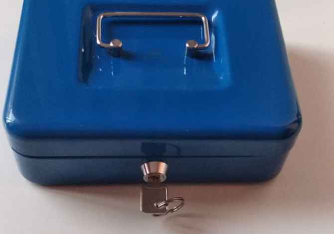 Veshje dhe Aksesor per te Rritur ne Tirane - 800 Leke