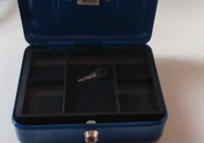 Veshje dhe Aksesor per te Rritur ne Tirane - 800 Leke