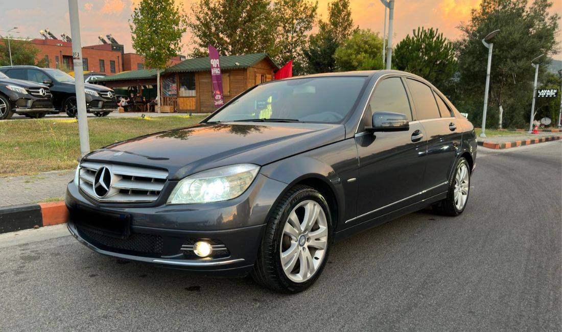 Makine me qera Mercedes Benz C-Class duke filluar nga 40 euro dita Rinas