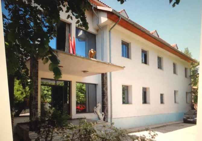 Shitet hotel në qëndër të Kukësit