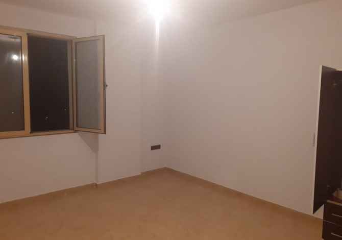 Shtepi ne shitje  ne Tirane, 2+1, Mobilimi Pjeserisht e mobiluar, Pagesa 65,000  Euro.