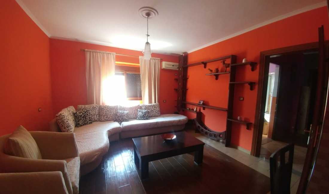 Shtepi ne shitje  ne Berat, 2+1, Mobilimi E mobiluar, Pagesa 6,500,000  Leke.