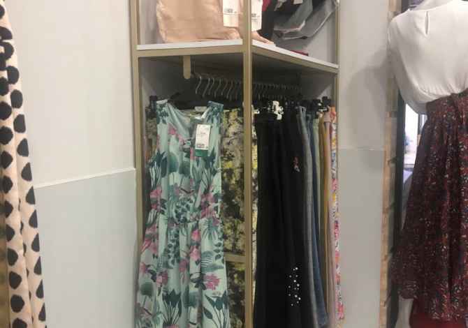 💥 Shiten pajisjet per kompletim total per butik bashke me veshje te reja!💥 