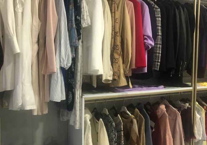 💥 Shiten pajisjet per kompletim total per butik bashke me veshje te reja!💥 