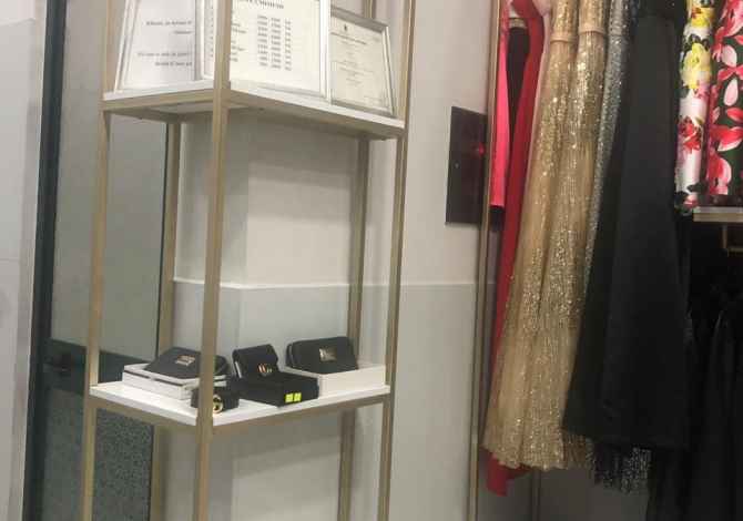 💥 Shiten pajisjet per kompletim total per butik bashke me veshje te reja!💥 