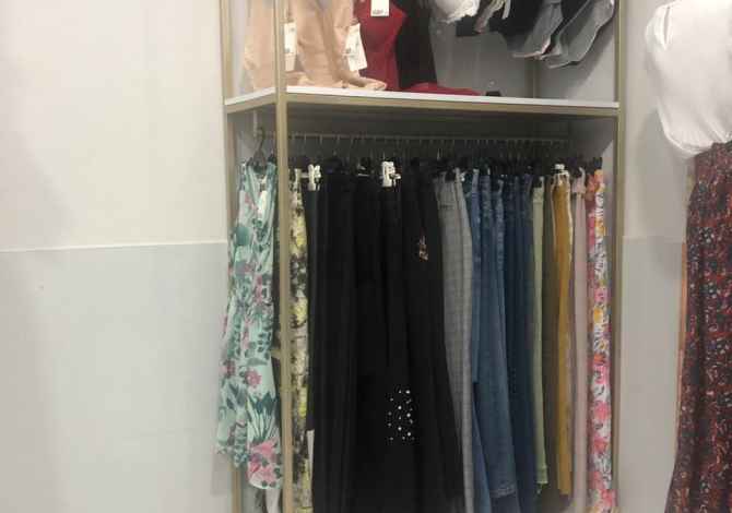 💥 Shiten pajisjet per kompletim total per butik bashke me veshje te reja!💥 