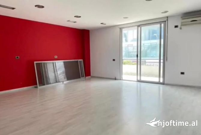Ambiente Commerciale in Affitto 1+1 a Tirana - 1,000 Euro
