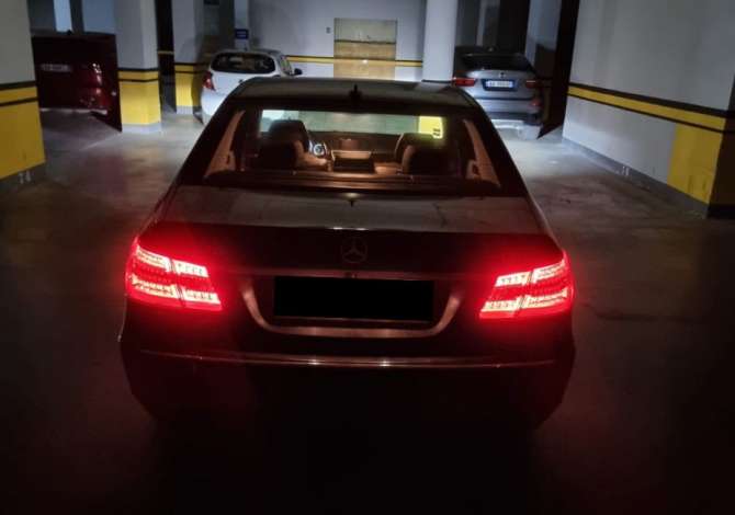 Jepet makine MERCEDES BENZ E-CLASS  me qera ditore 60 euro 