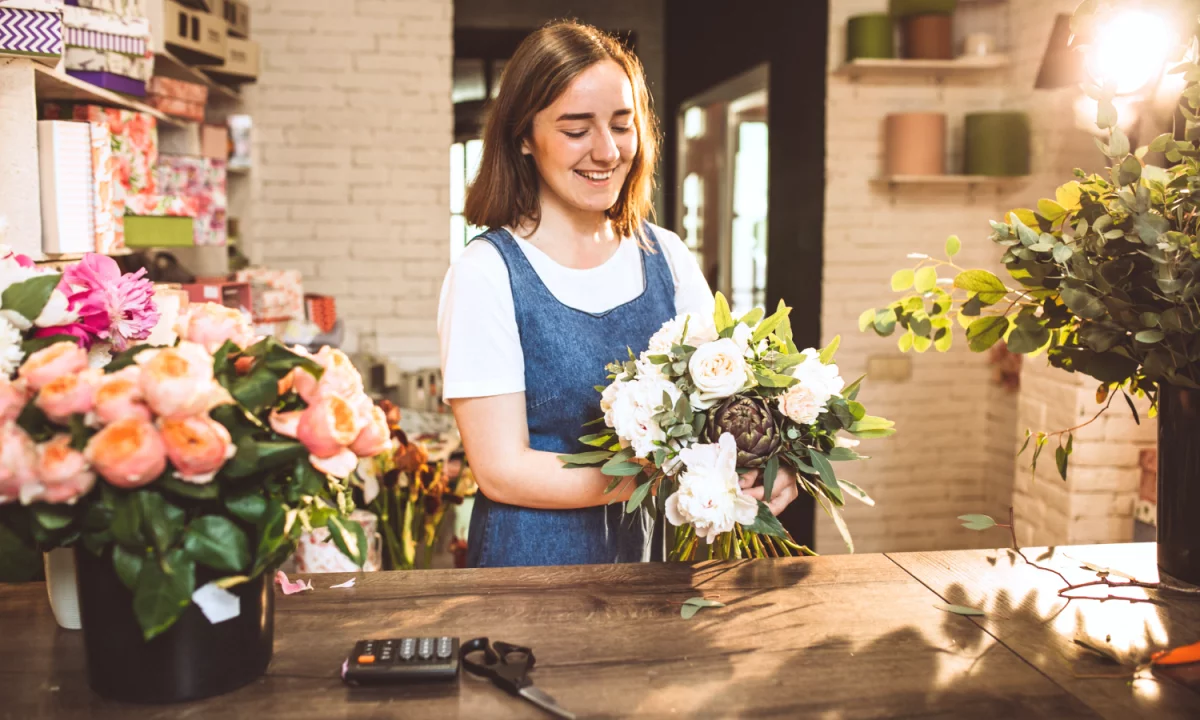 Njoftime Pune ne Tirane, Profesioni Punonjese Lulesh , Me eksperience, Pagesa Me Marreveshje.