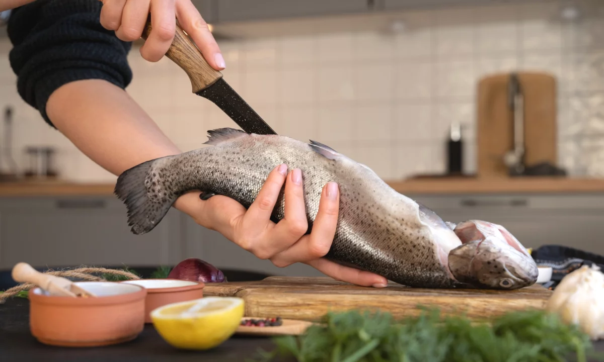 Njoftime Pune ne Tirane, Profesioni Punetor/e per pastrimin e peshkut , Fillestar/Pak eksperience, Pagesa Me Marreveshje.