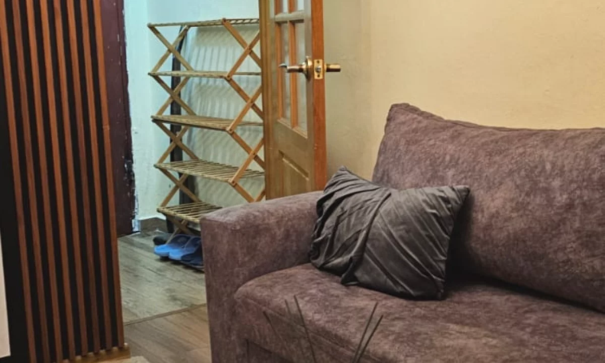Shtepi me qera Apartament ne Tirane, Garsoniere, Mobilimi E mobiluar, Pagesa 30,000  Leke.