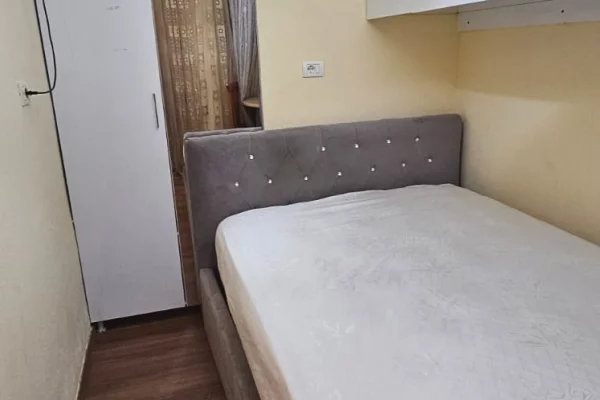 Shtepi me qera Apartament ne Tirane, Garsoniere, Mobilimi E mobiluar, Pagesa 30,000  Leke.