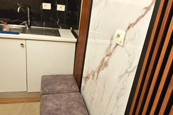 Shtepi me qera Apartament ne Tirane, Garsoniere, Mobilimi E mobiluar, Pagesa 30,000  Leke.
