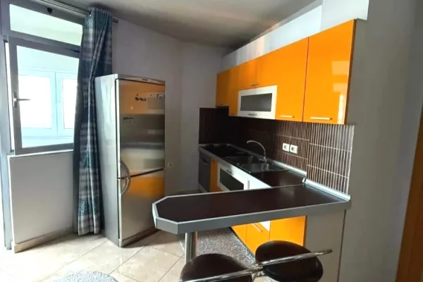 Shtepi me qera Apartament ne Tirane, 2+1, Mobilimi E mobiluar, Pagesa 65,000  Leke.