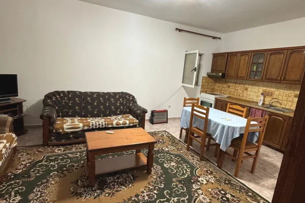 Shtepi me qera Shtepi Private ne Tirane, 2+1, Mobilimi E mobiluar, Pagesa 45,000  Leke.