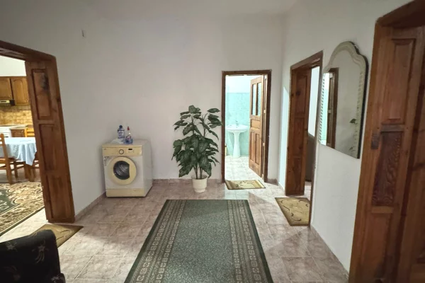 Shtepi me qera Shtepi Private ne Tirane, 2+1, Mobilimi E mobiluar, Pagesa 45,000  Leke.