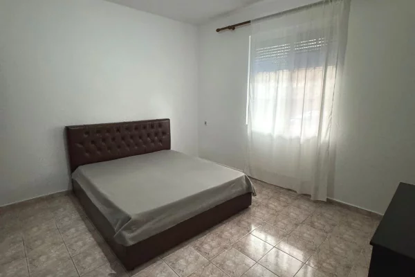 Shtepi me qera Shtepi Private ne Tirane, 2+1, Mobilimi E mobiluar, Pagesa 45,000  Leke.