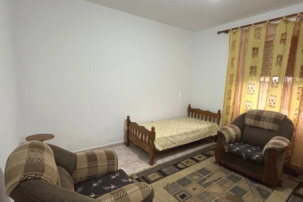 Shtepi me qera Shtepi Private ne Tirane, 2+1, Mobilimi E mobiluar, Pagesa 45,000  Leke.