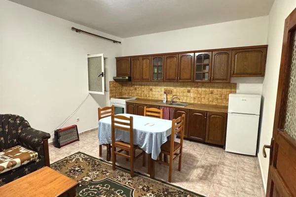 Shtepi me qera Shtepi Private ne Tirane, 2+1, Mobilimi E mobiluar, Pagesa 45,000  Leke.