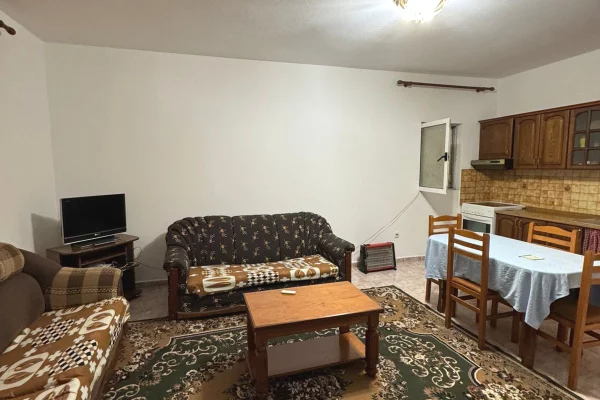 Shtepi me qera Shtepi Private ne Tirane, 2+1, Mobilimi E mobiluar, Pagesa 45,000  Leke.