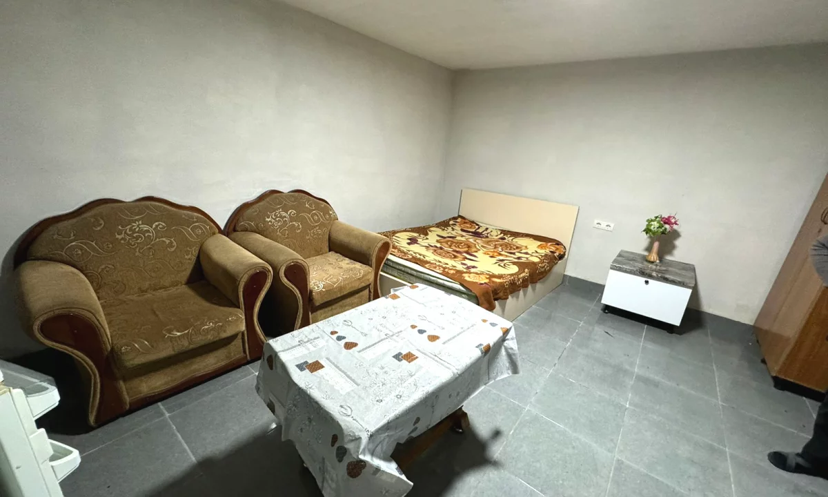 Shtepi me qera Shtepi Private ne Tirane, Garsoniere, Mobilimi E mobiluar, Pagesa 200  Euro.