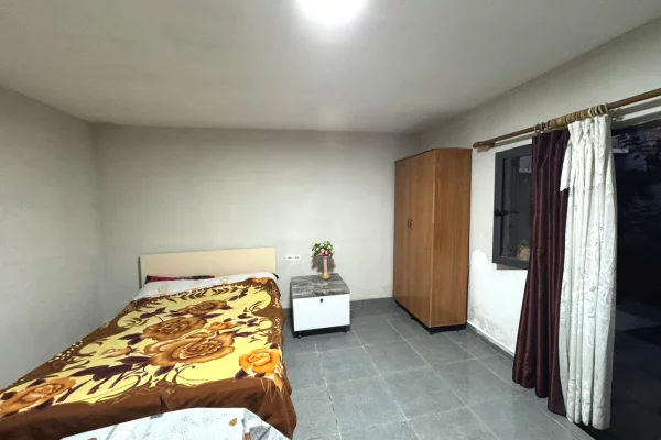 Shtepi me qera Shtepi Private ne Tirane, Garsoniere, Mobilimi E mobiluar, Pagesa 200  Euro.