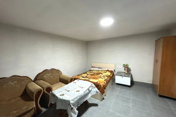 Shtepi me qera Shtepi Private ne Tirane, Garsoniere, Mobilimi E mobiluar, Pagesa 200  Euro.